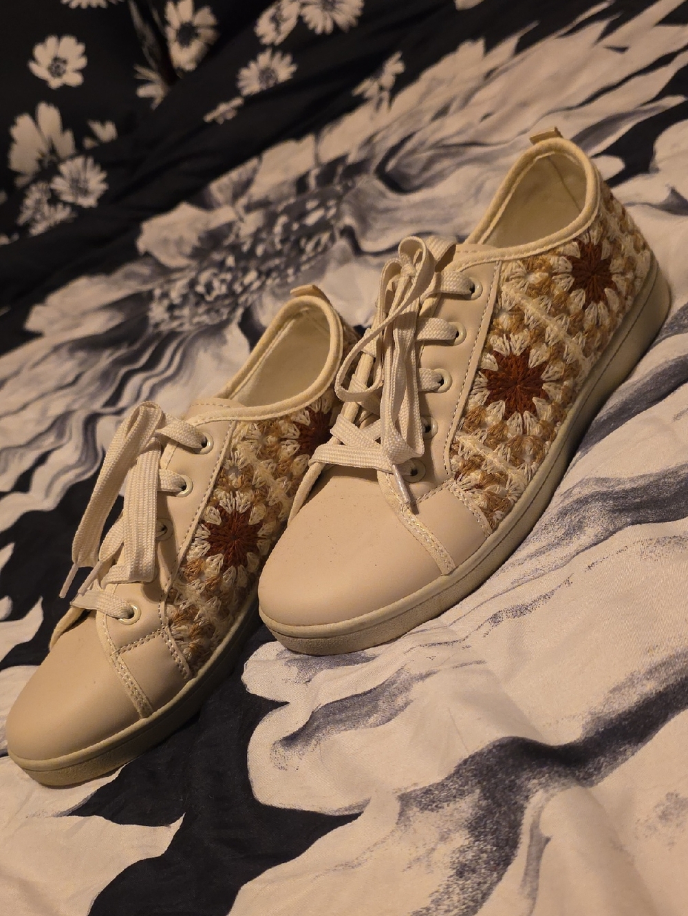 Dirty Laundry Cream and Brown Star Sneakers